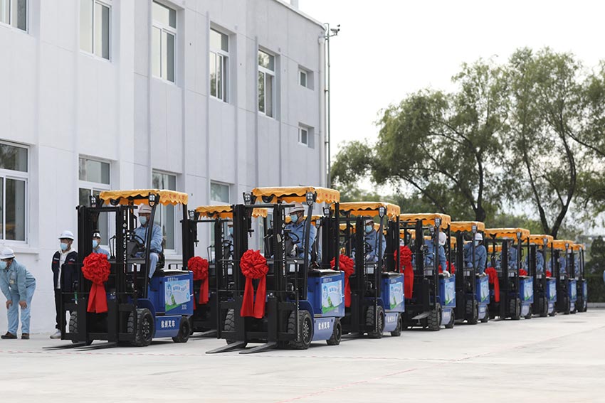 1.Yanshan-Sinopec-in-China'ya-teslim edilen-hidrojen yakıt hücreli forkliftler.jpg