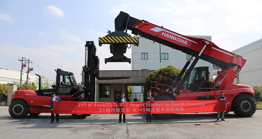 Giant Forklifts to South America (2).jpg