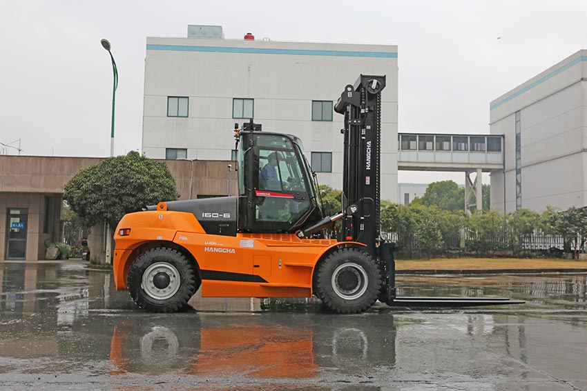 16T High voltage Lithium-ion Forklift Delivery to Europe (1).jpg