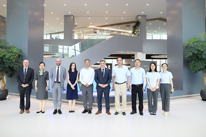 Hangcha-Group-Welcomes-French-Consul-General-01.jpg