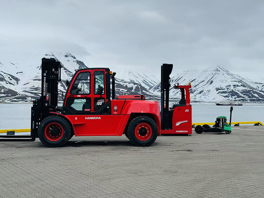 Hangcha's-Forklifts-Land-in-the-Arctic-Circle-01.jpg
