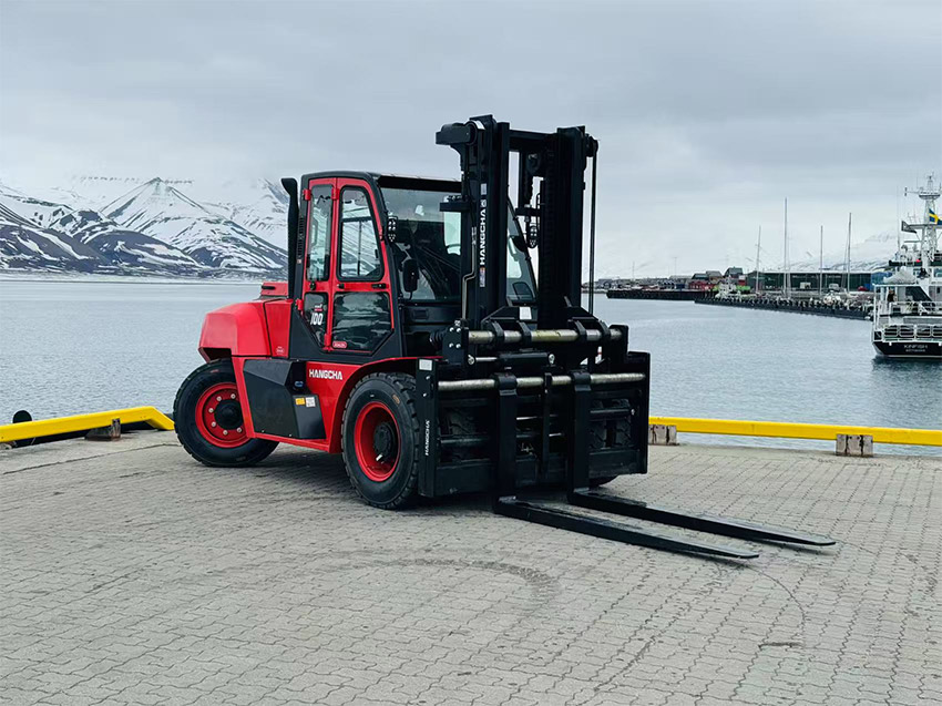 Hangcha's-Forklifts-Land-in-the-Arctic-Circle-02.jpg