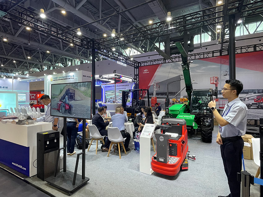 Smart-Logistics-in-Action-Hangcha-at-GDTE-2025!-04.jpg