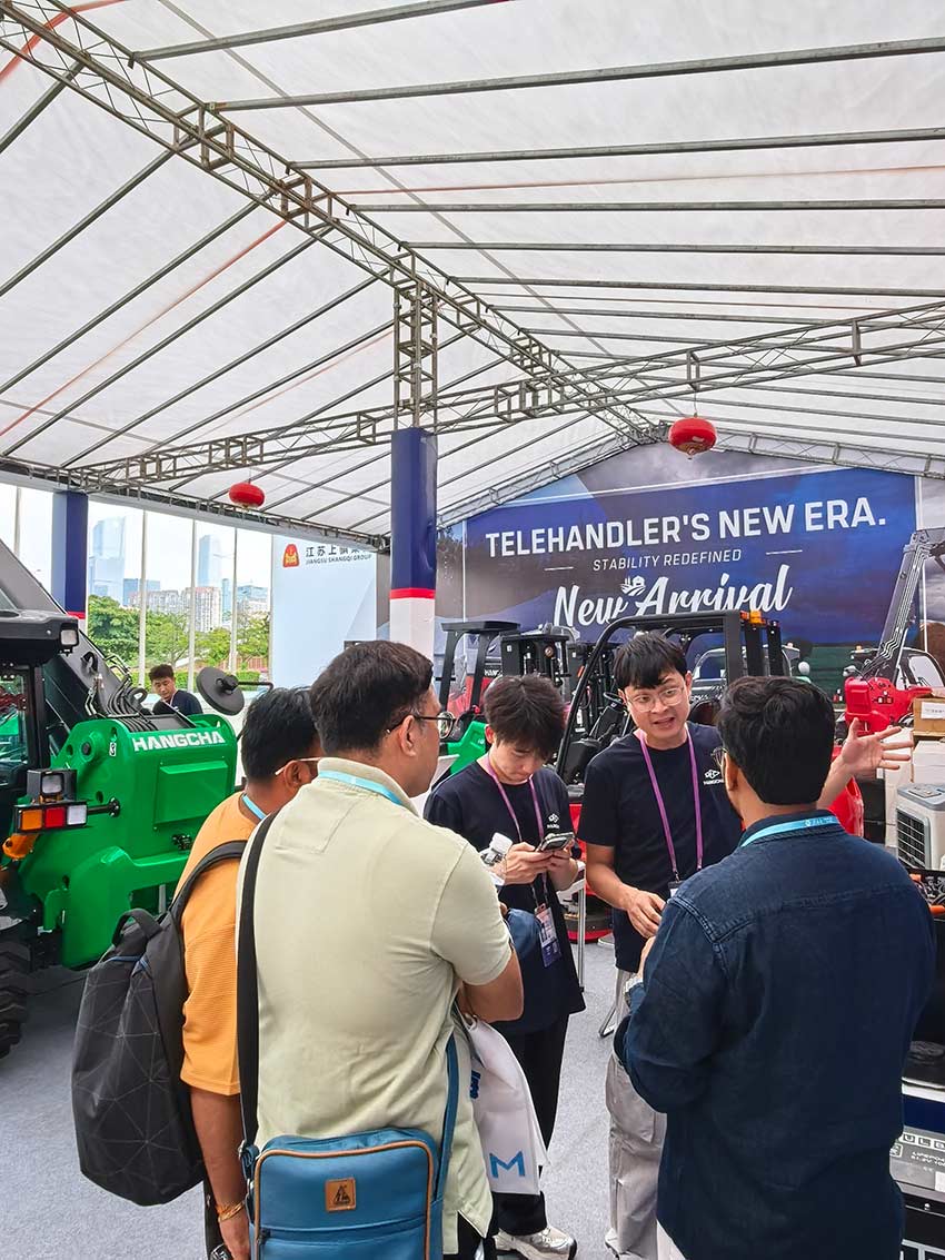 Full-Power-Ahead!-Hangcha-Lights-Up-the-138th-Canton-Fair!-04.jpg