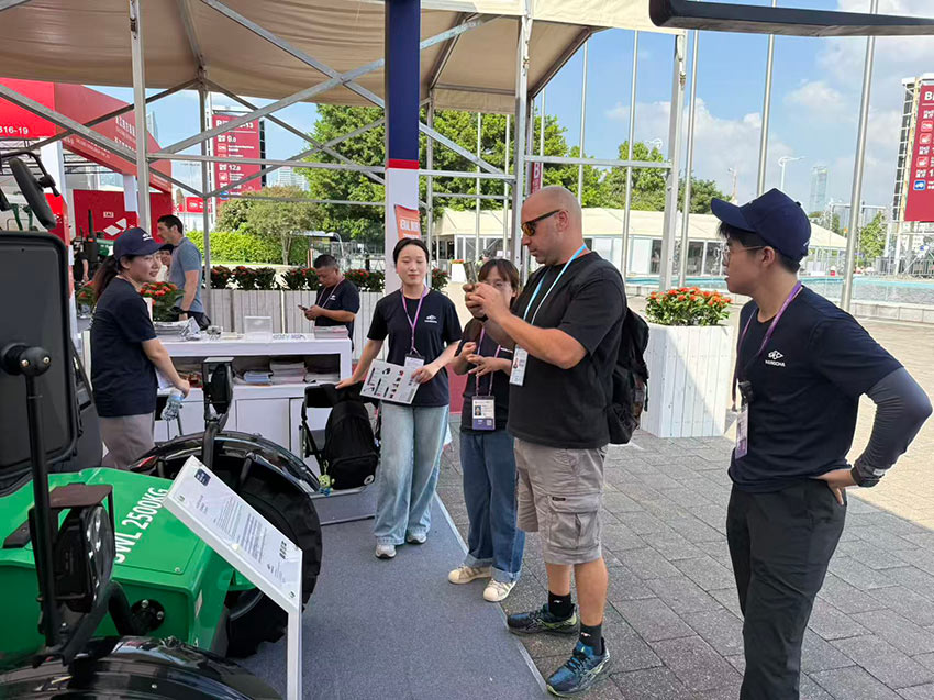 Full-Power-Ahead!-Hangcha-Lights-Up-the-138th-Canton-Fair!-06.jpg