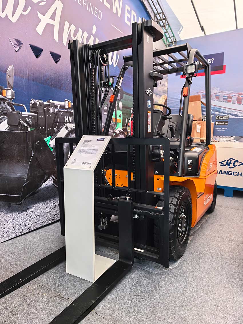 Full-Power-Ahead!-Hangcha-Lights-Up-the-138th-Canton-Fair!-05.jpg