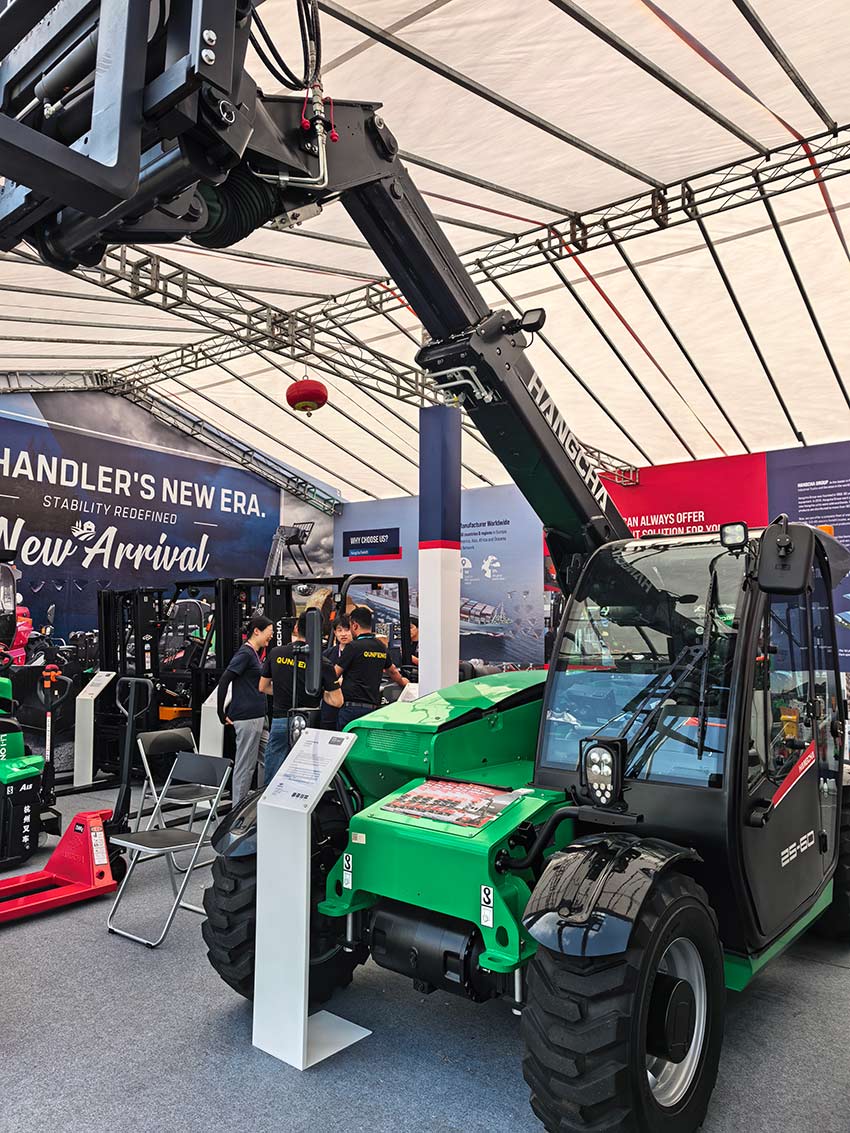 Full-Power-Ahead!-Hangcha-Lights-Up-the-138th-Canton-Fair!-02.jpg